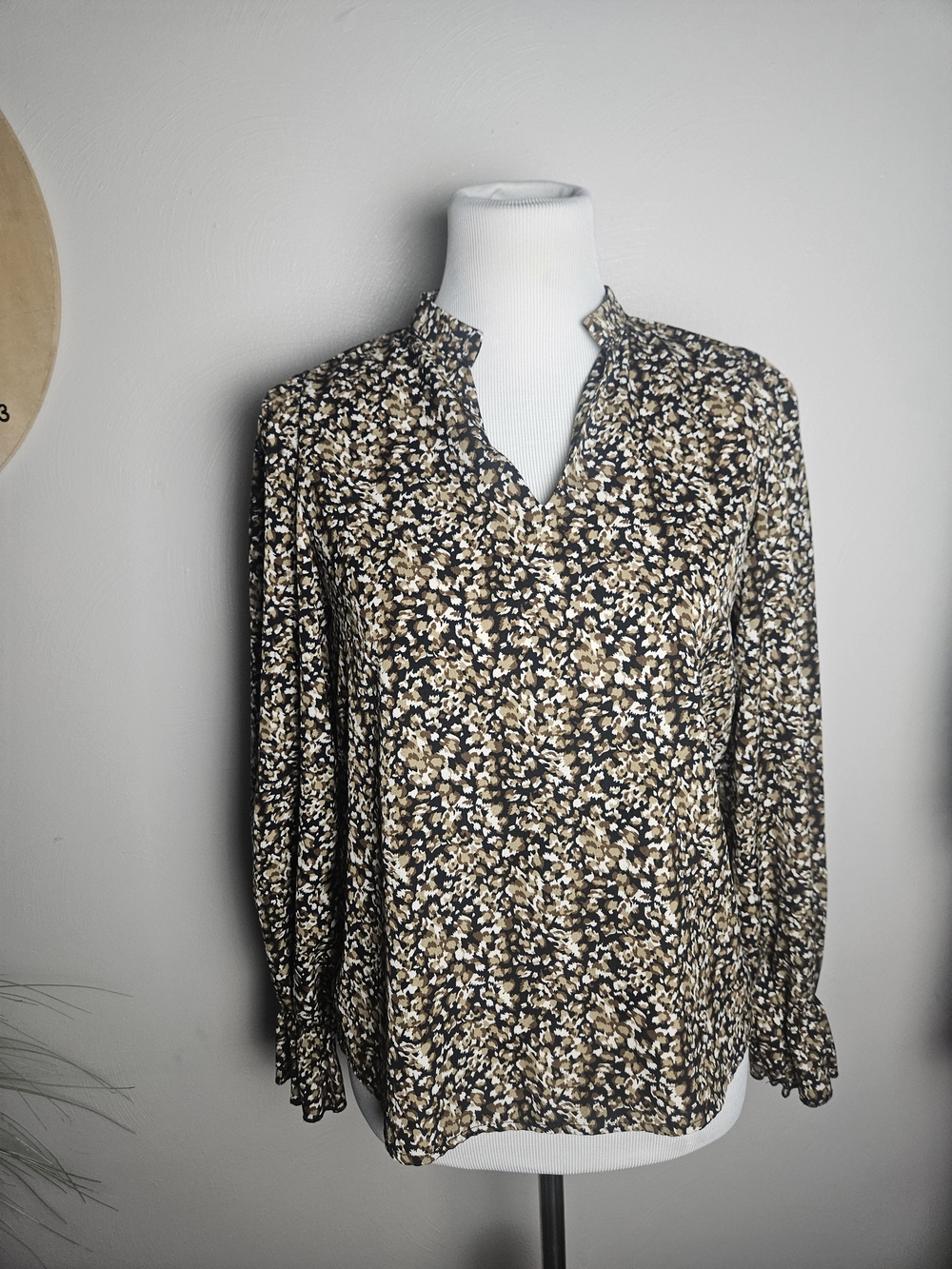 SHEIN Black, Tan & White Floral Print V-Neck Blouse